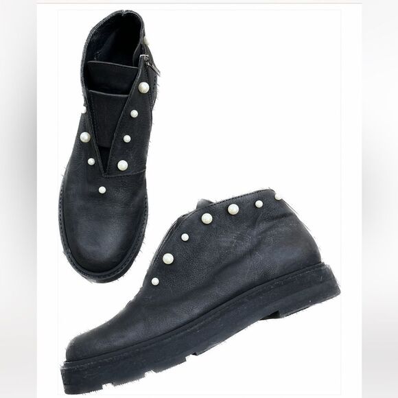 LD Tuttle Pearl Trim Black Leather Booties 7 - Picture 1 of 12